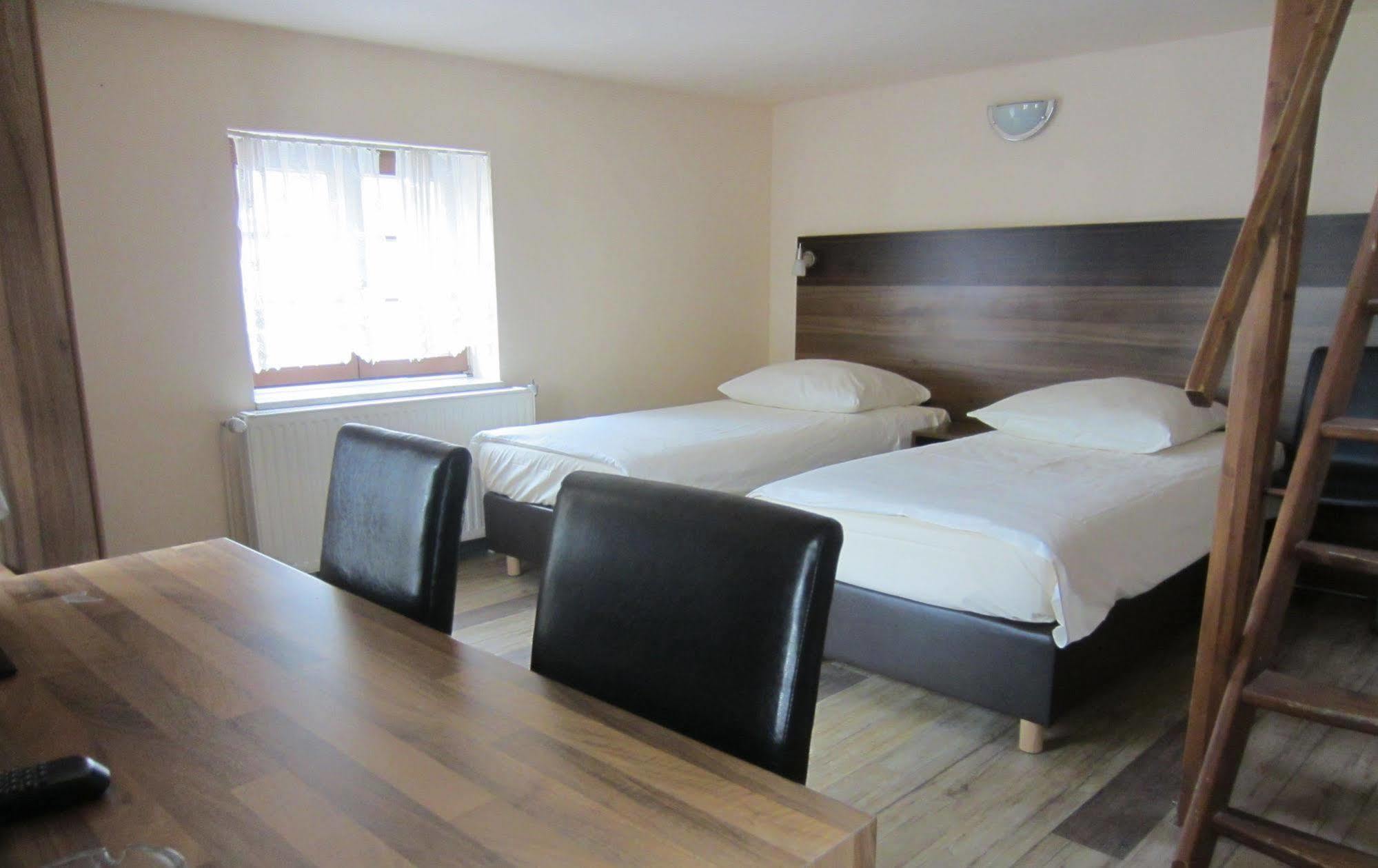 Altduesseldorf Hotel Екстериор снимка