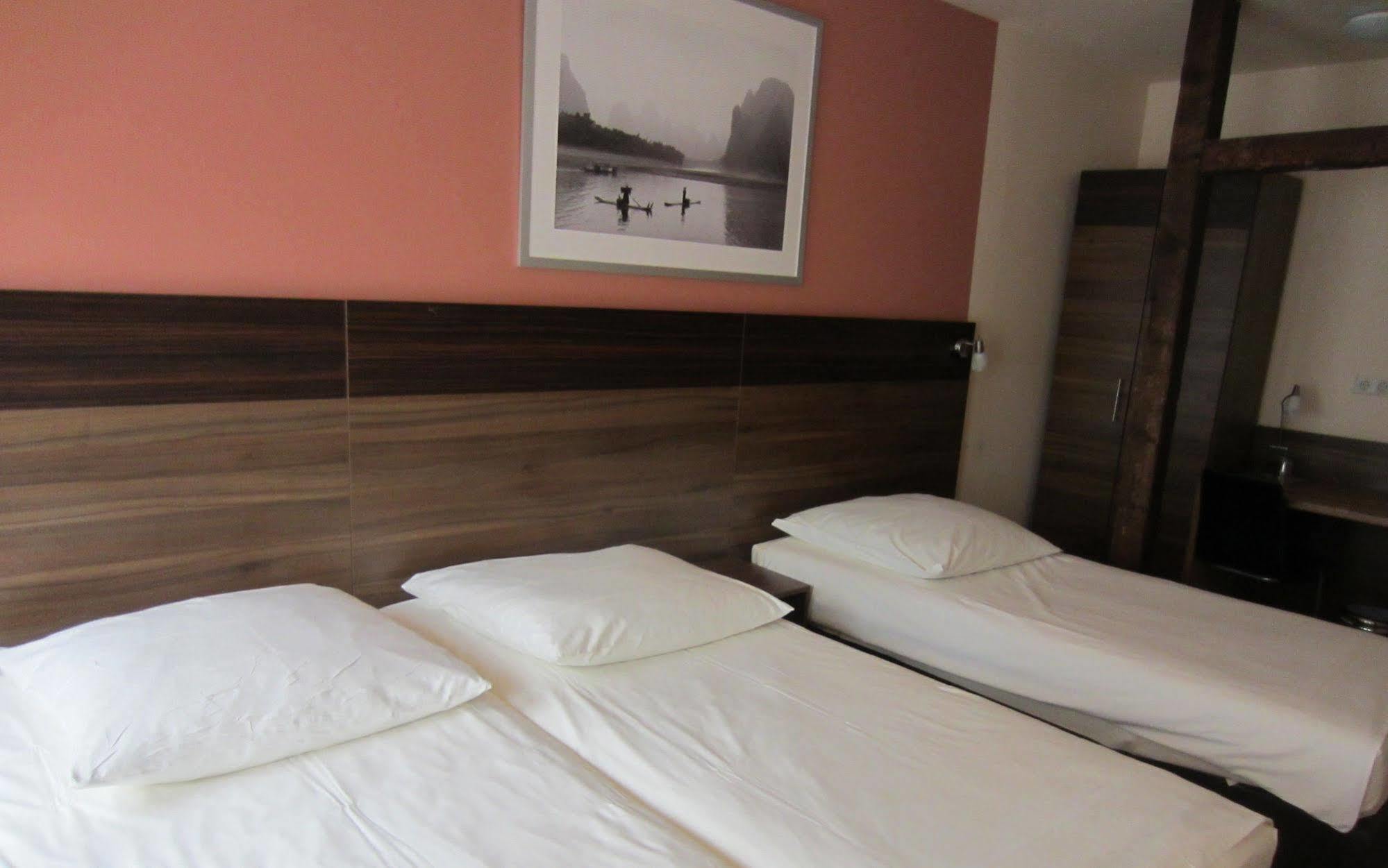 Altduesseldorf Hotel Екстериор снимка