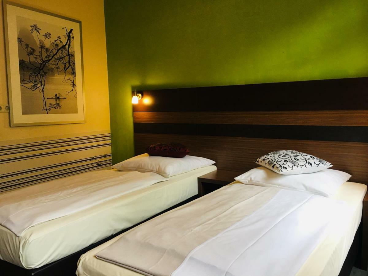 Altduesseldorf Hotel Екстериор снимка